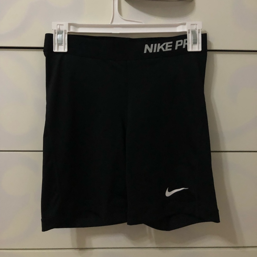 NWOT Nike Pro High Rise 7” Shorts